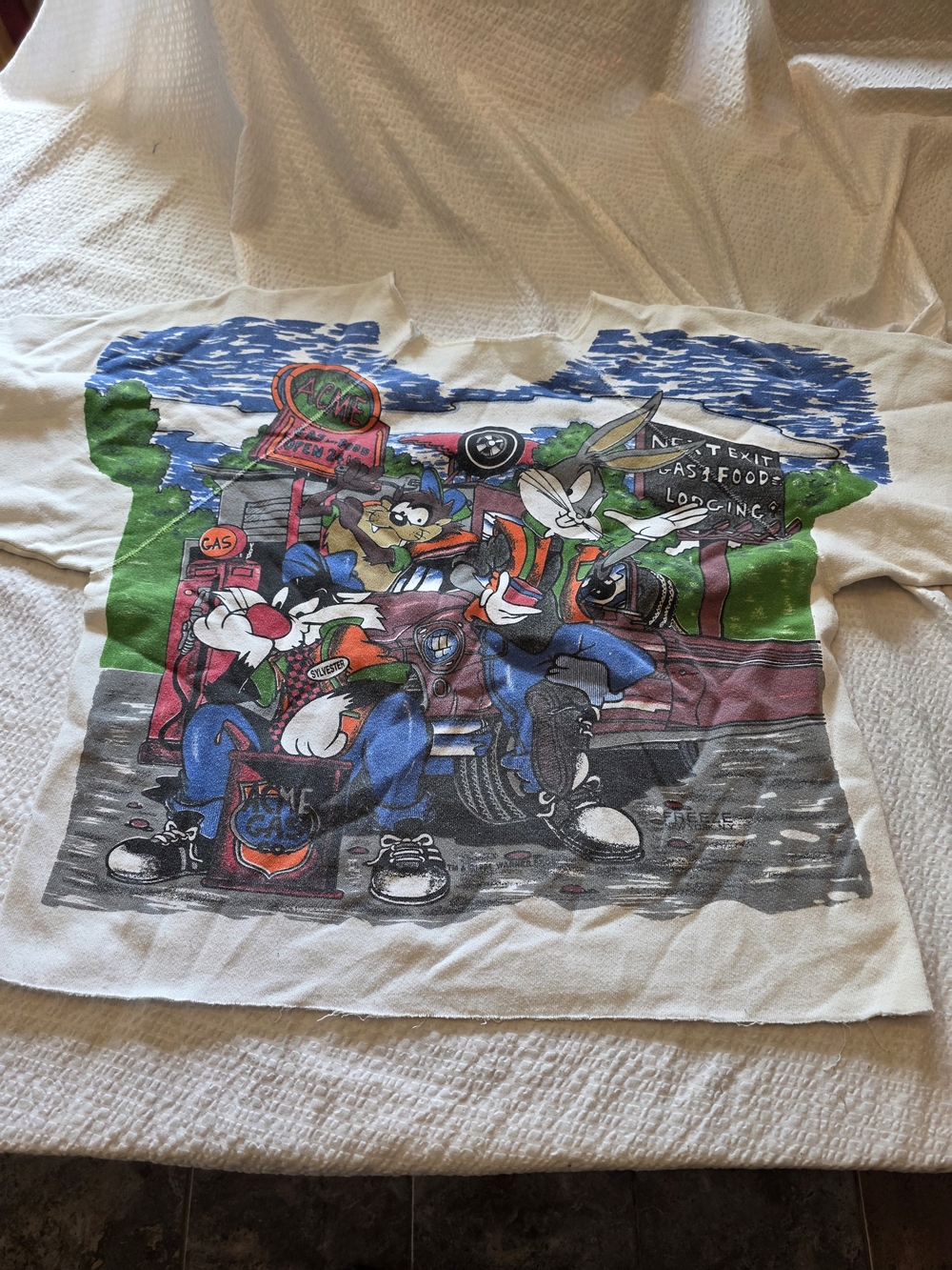 vintage 1994 Looney Tunes "ACME Gas Station all-over print graphic Sweatshirt Xl